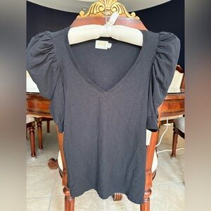 Nation Ltd. Puff sleeve Vneck top